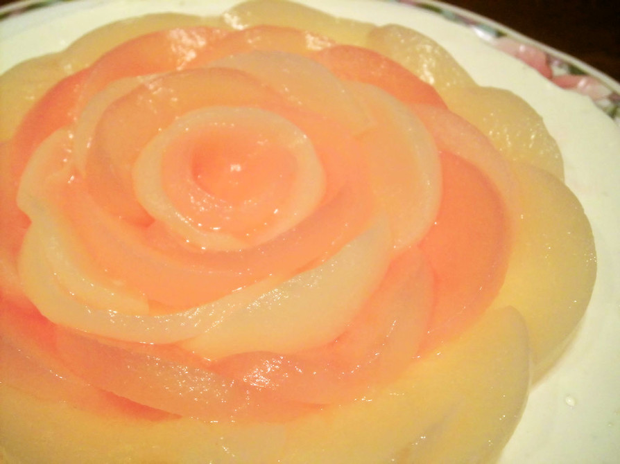 バラの桃で華やかレアチーズケーキの画像