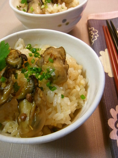 中華風・牡蠣のしぐれ煮炊き込みご飯の写真