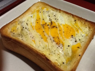 手間いらず！簡単卵トーストの写真