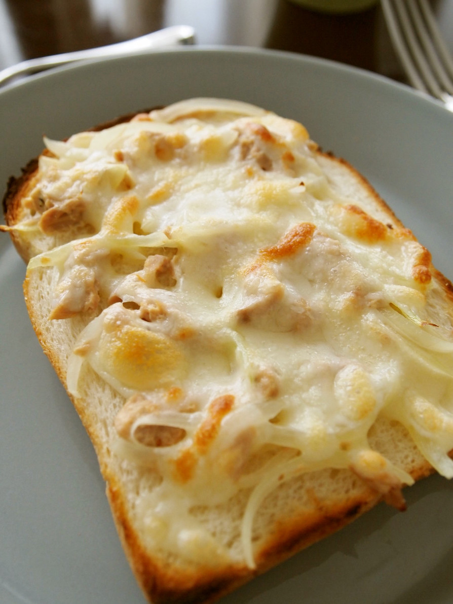 甘〜い玉ねぎとツナのチーズトーストの画像