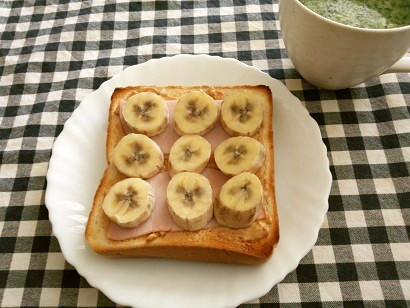 ピーナッツバタートースト☆バナナとハムの画像
