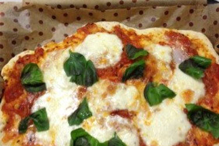 簡単手作りピザ生地 レシピ 作り方 By ひとみのレシピ クックパッド 簡単おいしいみんなのレシピが359万品