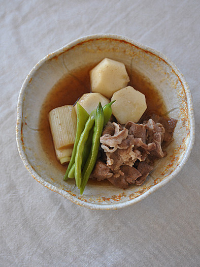 里芋と牛肉の煮物の写真