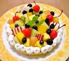 カットフルーツで簡単デコレーションケーキ