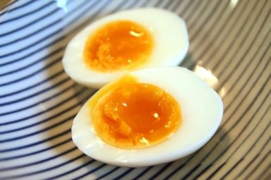 簡単！　半熟ゆで卵の写真