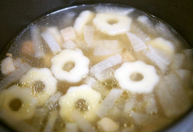 厚切りベーコンと大根の中華風スープの画像