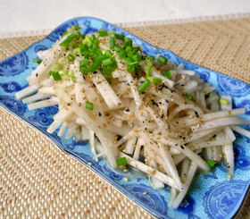 味がバシっと決まる!ナムル風大根サラダ