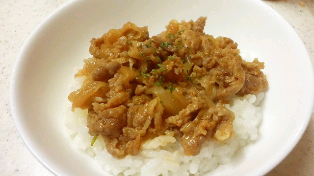 豚肉柔らか★ケチャオイソースの洋風豚丼♪の画像