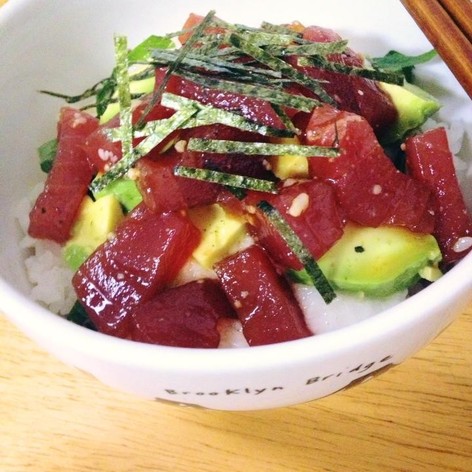 マグロとアボカドとろろ丼