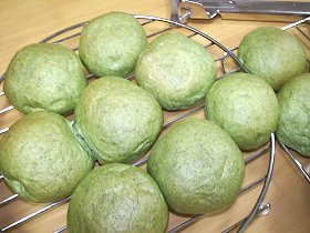 HBで簡単生地作り!プチよもぎパン