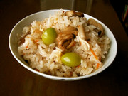 干した茸で炊き込みご飯の写真