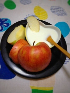 残念なりんごの食べ方。なめらかヨーグルトの画像