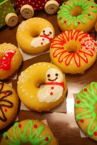 クリスマスに可愛いデコレーションドーナツの写真