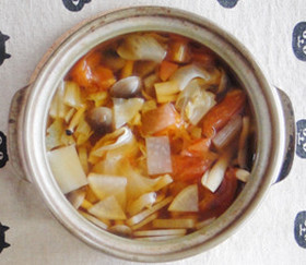 水と野菜のみのデトックススープ