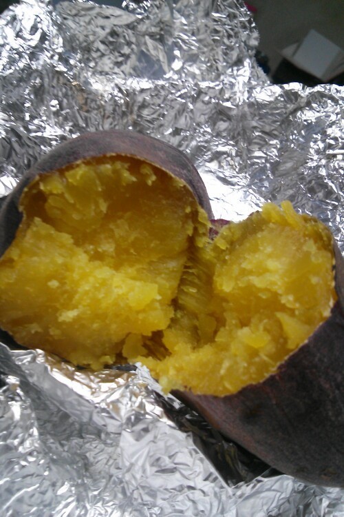 黄金色の焼き芋の画像