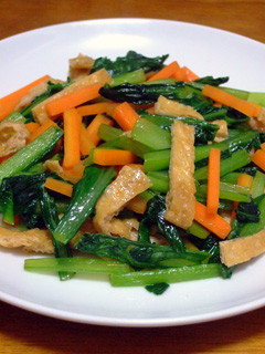 小松菜とにんじんと薄揚げの炒め物の画像