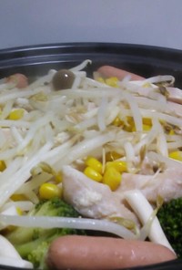 タジン鍋で作る 塩麹の蒸し鶏温サラダ