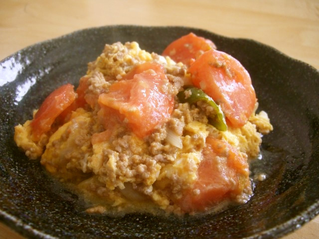 トマトと長ネギ・豚ひきのオイスター卵炒めの画像