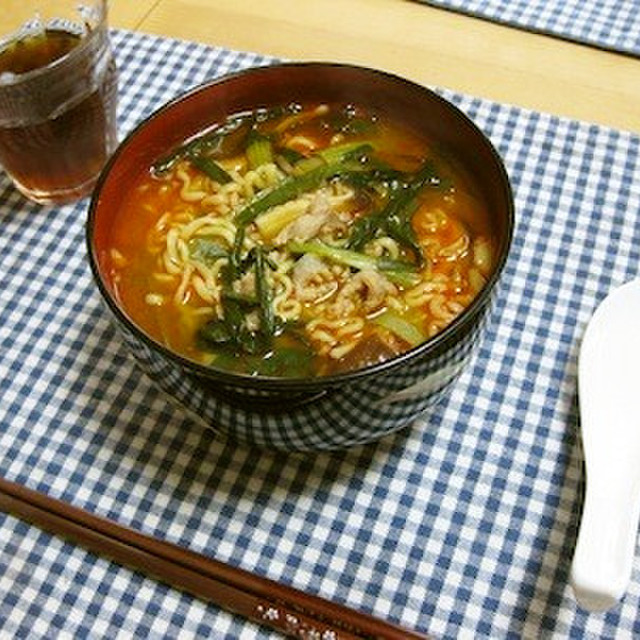 鍋キューブとサリ麺でキムチラーメン レシピ 作り方 By Shikizo クックパッド 簡単おいしいみんなのレシピが378万品