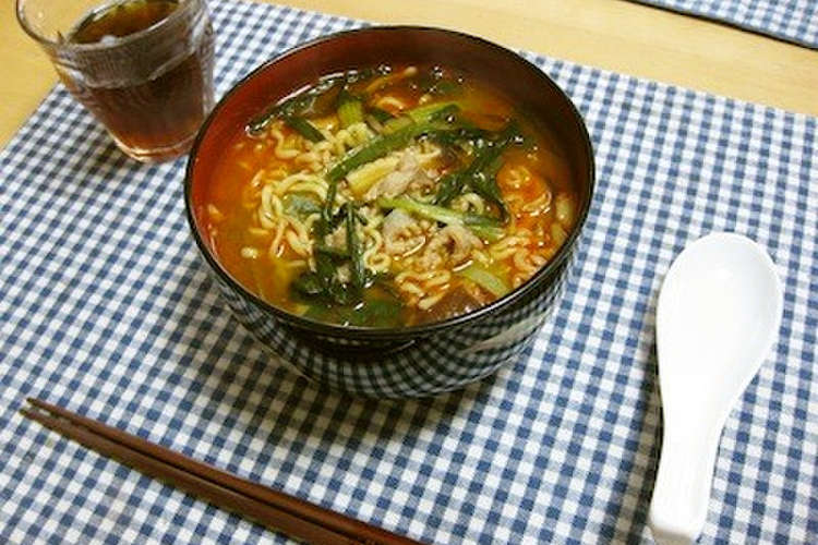 鍋キューブとサリ麺でキムチラーメン レシピ 作り方 By Shikizo クックパッド 簡単おいしいみんなのレシピが378万品