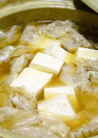 鶏味塩 de 湯豆腐と餃子の和風だし鍋