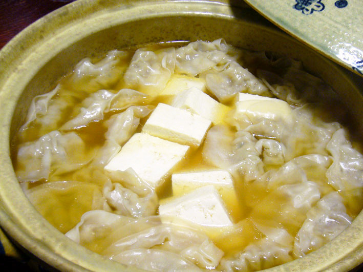 鶏味塩 de 湯豆腐と餃子の和風だし鍋の画像