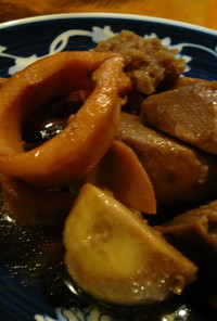 圧力鍋で剣先イカと赤目芋と凍み蒟蒻の煮物