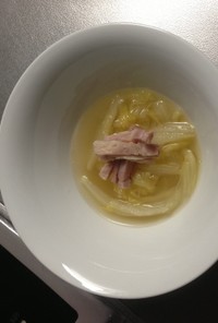 濃い味メインに合う超シンプル白菜スープ