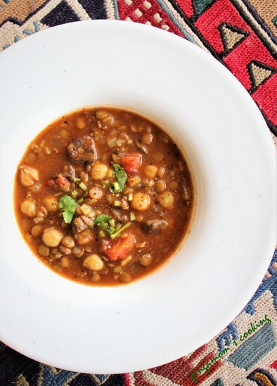 ひよこ豆・レンズ豆・お米・牛肉のスープの写真