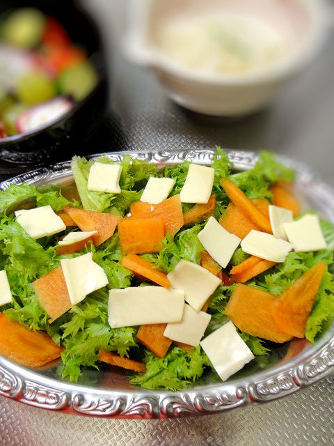 わさび菜と柿とチーズのサラダの画像