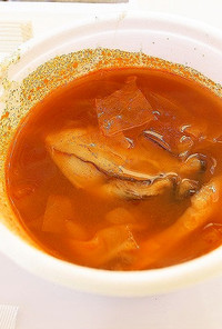 牡蠣のトマト仕立て海鮮鍋スープ