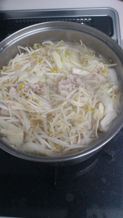 白菜×豚肉の黄金コンビ！中華風鍋の写真