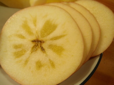 蜜入り「りんご」の切り方の写真