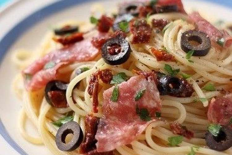サラミと黒オリーブ ドライトマトのパスタ レシピ 作り方 By Kt121 クックパッド 簡単おいしいみんなのレシピが361万品