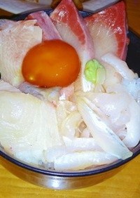 初心者絶品卵黄醤油漬けブリ海鮮丼