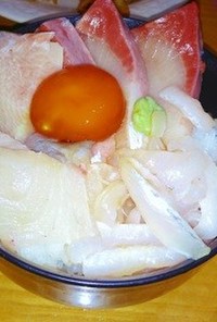 初心者絶品卵黄醤油漬けブリ海鮮丼
