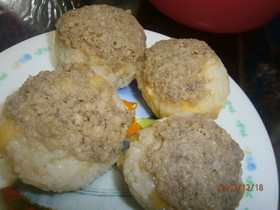 チーズ入りそぼろ握り飯☆