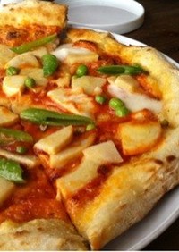 筍とスナップえんどうのトマト味噌ピザ