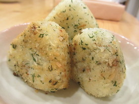 パン粉でカリッ☆焼きおにぎり