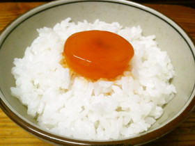オレンジ鮮やか☆卵の黄身の醤油漬け