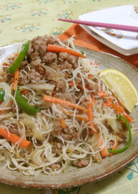 タイ料理　センミーパット(焼きビーフン)