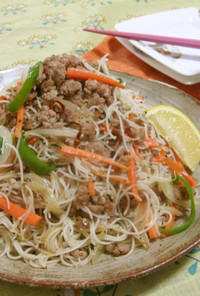タイ料理　センミーパット(焼きビーフン)