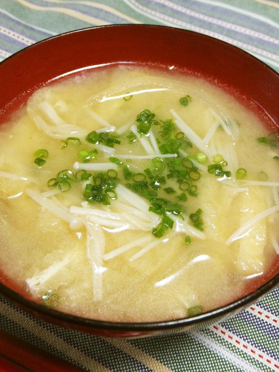 えのきと玉ねぎの味噌汁の画像