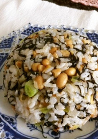 納豆とヒジキのチャーハン風梅干混ぜご飯