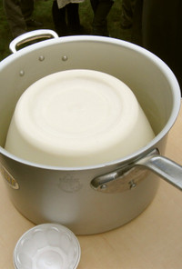 十勝産牛乳で作るバケツプリン