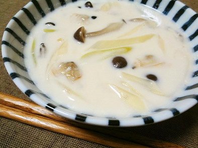 あさりのホットミルクスープ・味噌仕立ての写真