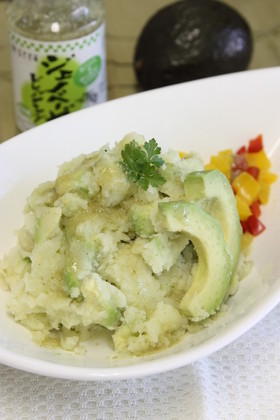 アボカド入りのポテトサラダ