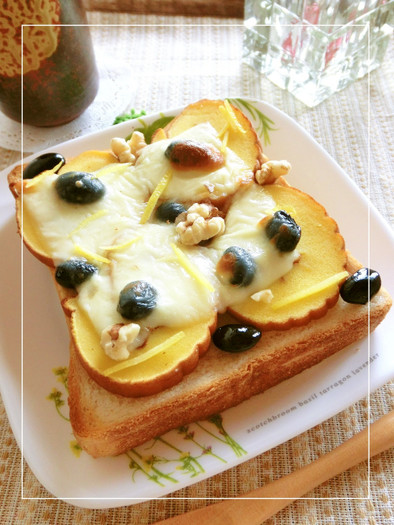伊達巻・黒豆・胡桃の柚子風味トーストの写真