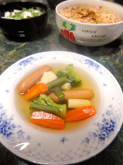 冷凍野菜とソーセージのあったかスープの写真