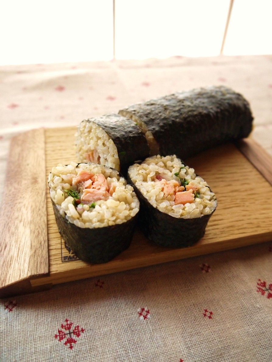 節分*鮭とみょうがの玄米巻き寿司の画像